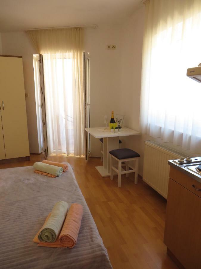 Apartments Karaba Pakoštane Rom bilde